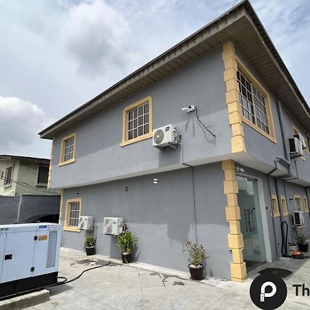Thapunchline Hotels Ikeja Eksteriør billede