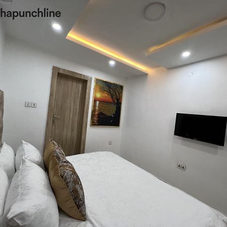 Thapunchline Hotels Ikeja Eksteriør billede