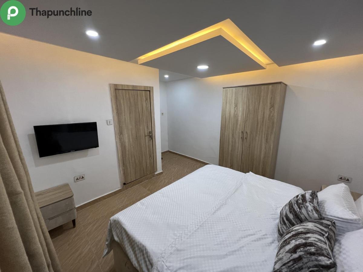 Thapunchline Hotels Ikeja Eksteriør billede