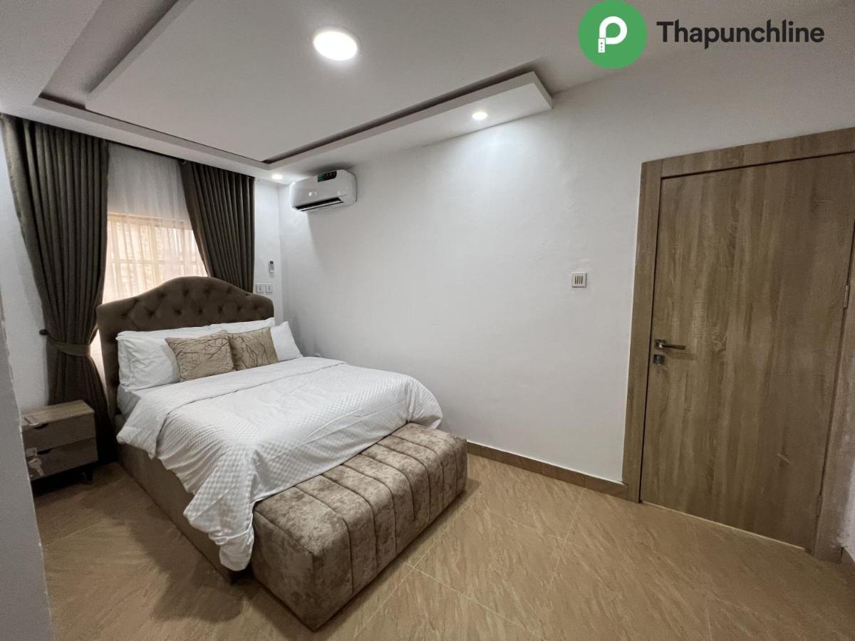 Thapunchline Hotels Ikeja Eksteriør billede