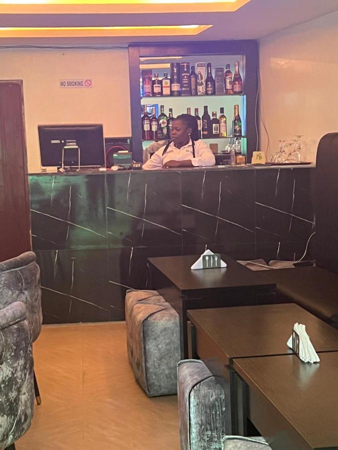 Thapunchline Hotels Ikeja Eksteriør billede