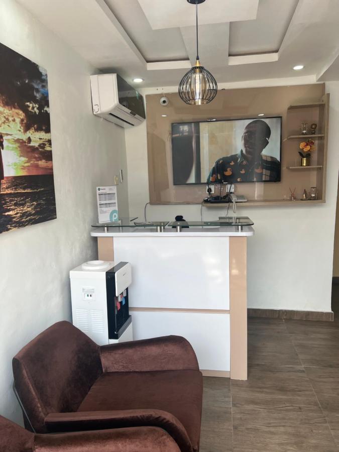 Thapunchline Hotels Ikeja Eksteriør billede