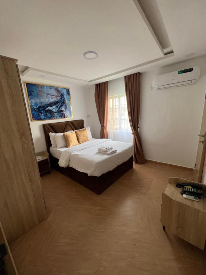 Thapunchline Hotels Ikeja Eksteriør billede